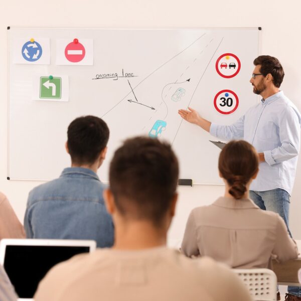 Kiedy można jechać rowerem po chodniku?