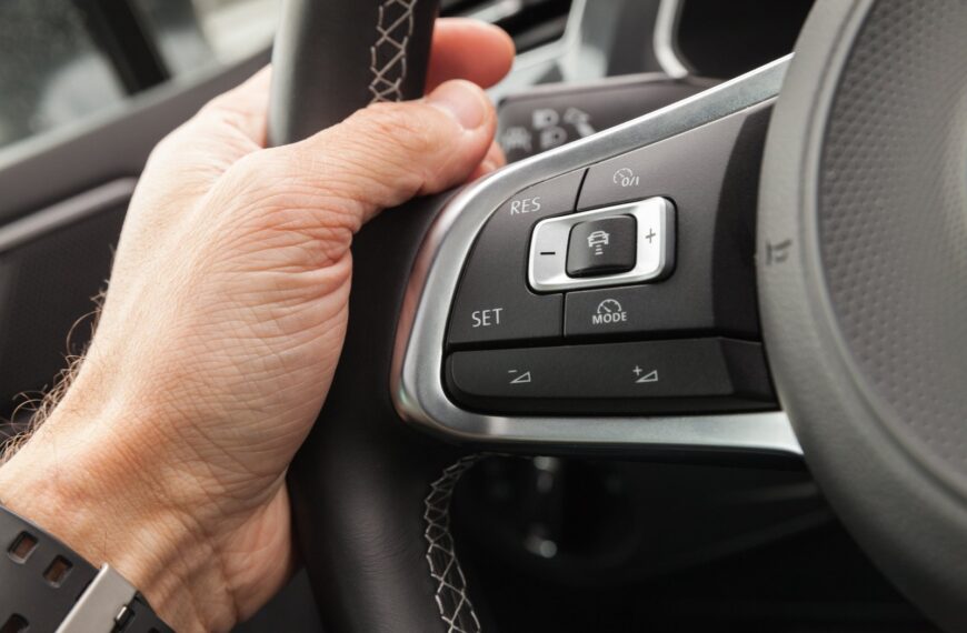 Co to jest Adaptive Cruise Control i Jak Działa?
