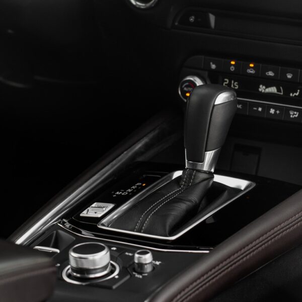 Jak działają różne typy skrzyni biegów: manualna vs automatyczna vs CVT