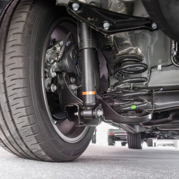 Różnice między napędem na przednie a tylne koła: Zalety i wady.