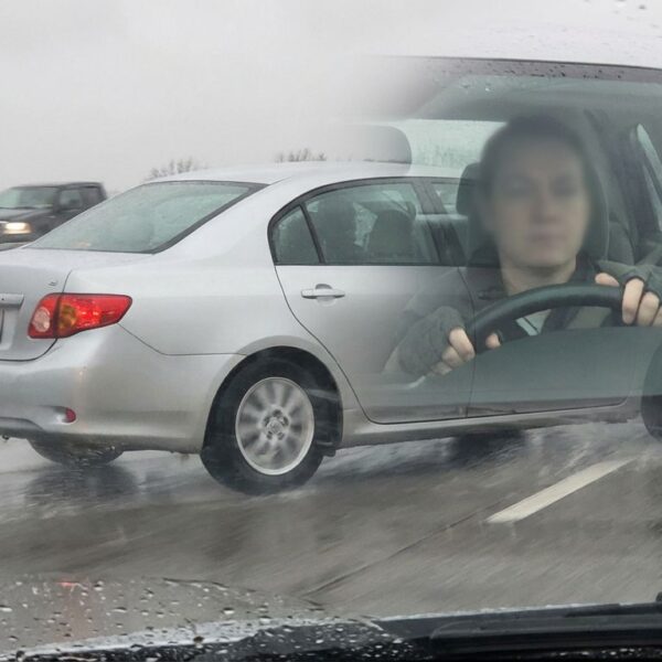 Zjawisko aquaplaningu – jak zachować się po utracie przyczepności na wodzie?